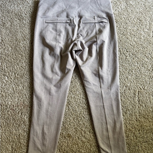 Athleta like new🤩Herringbone Patterned Leggings in Gray - Picture 4 of 7